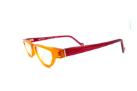 Winston Oranje met rood computerbril